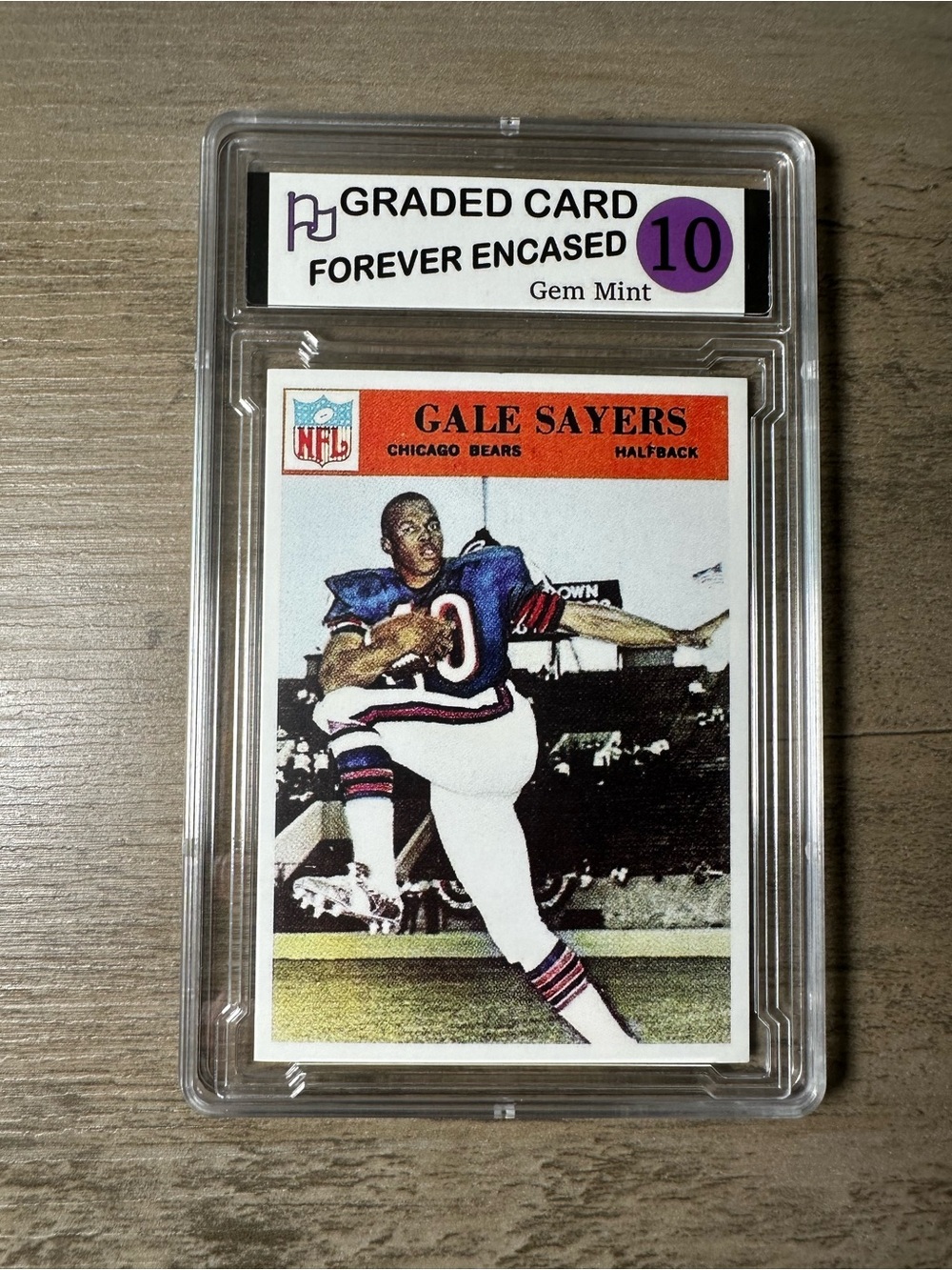 Gale Sayers Rookie Gem Mint 10 1966 Topps #38 Novelty Football Card.